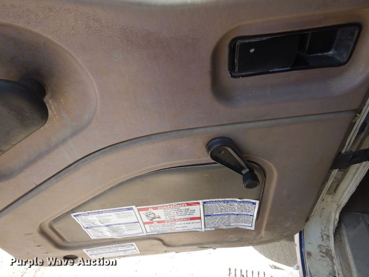 image for item KU9947 2003 International 5500i  ready mix truck