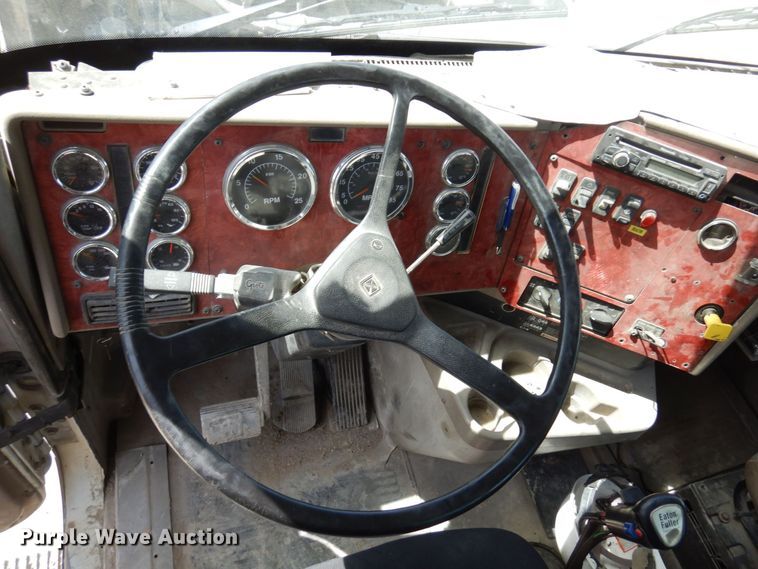 image for item KU9947 2003 International 5500i  ready mix truck