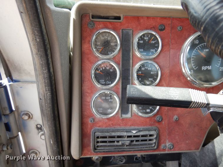 image for item KU9947 2003 International 5500i  ready mix truck