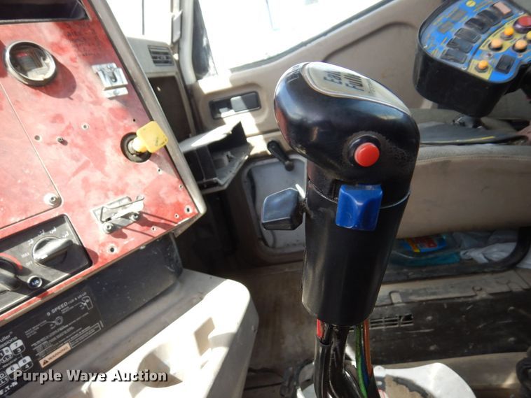 image for item KU9947 2003 International 5500i  ready mix truck