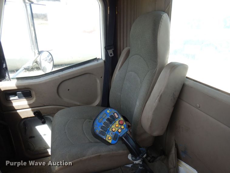 image for item KU9947 2003 International 5500i  ready mix truck