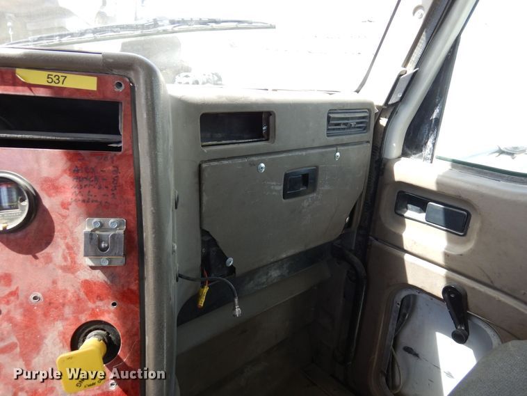 image for item KU9947 2003 International 5500i  ready mix truck