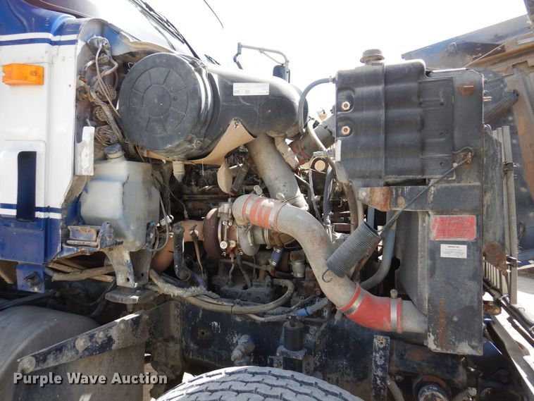 image for item KU9947 2003 International 5500i  ready mix truck