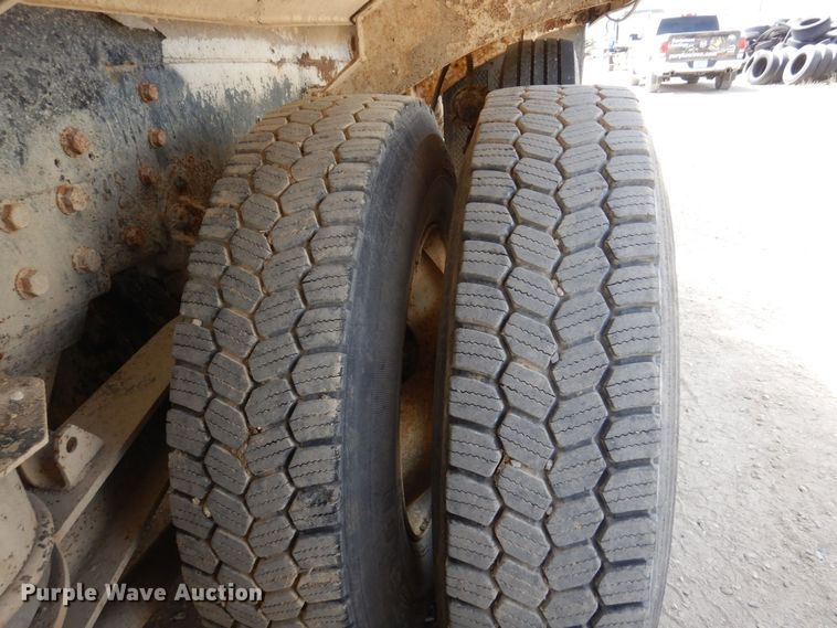 image for item KU9947 2003 International 5500i  ready mix truck