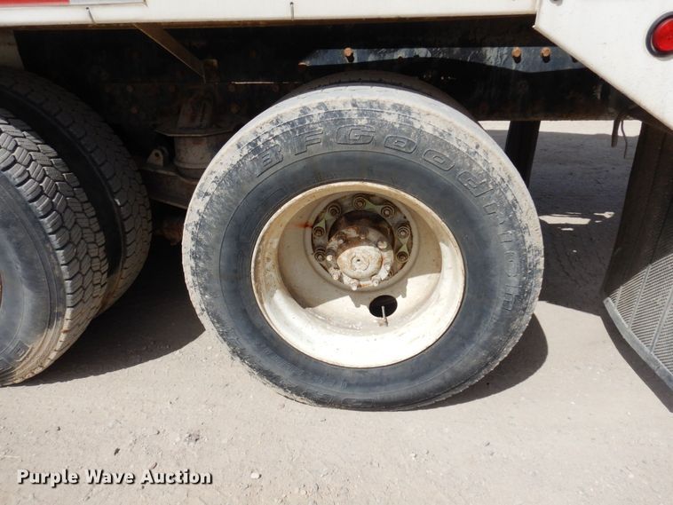 image for item KU9947 2003 International 5500i  ready mix truck