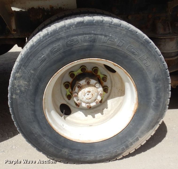 image for item KU9947 2003 International 5500i  ready mix truck