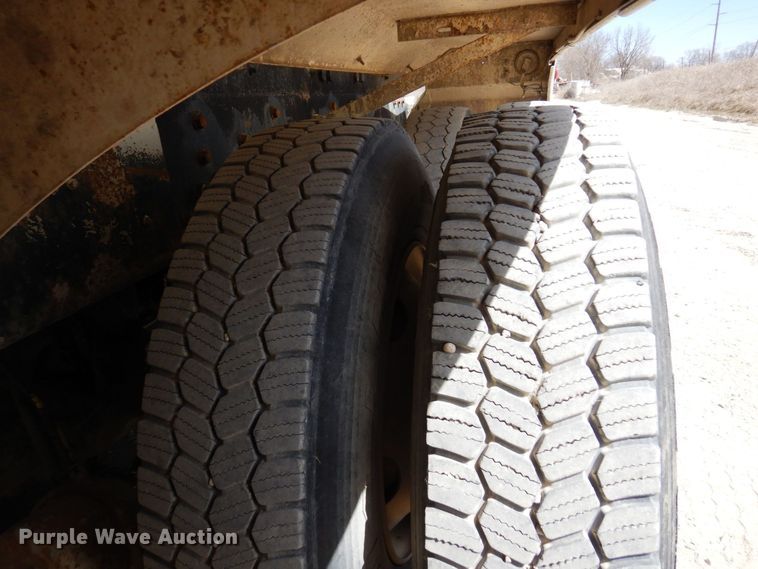 image for item KU9947 2003 International 5500i  ready mix truck