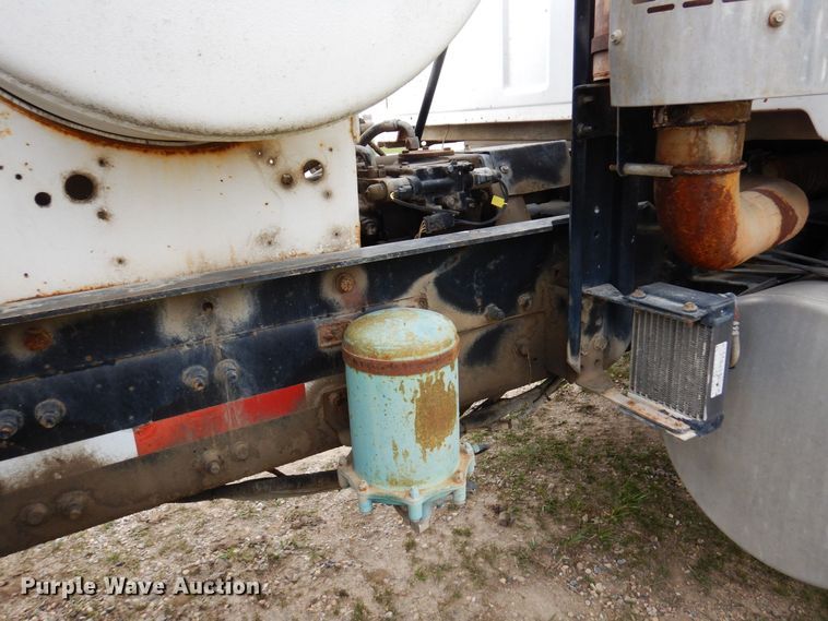 image for item KU9951 2005 Sterling LT9500  ready mix truck