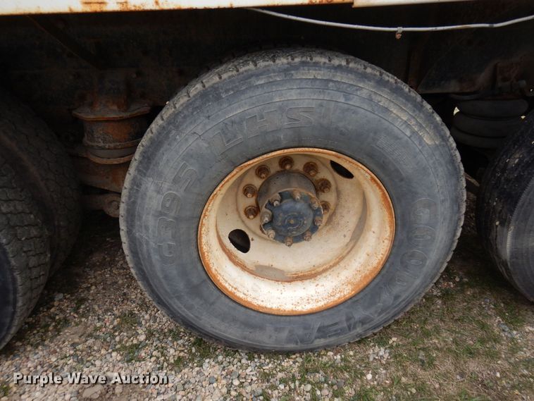 image for item KU9951 2005 Sterling LT9500  ready mix truck