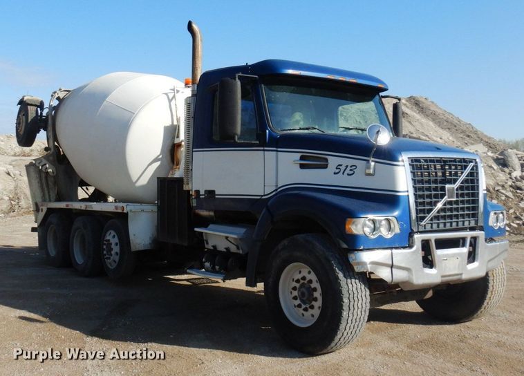 image for item KU9965 2002 Volvo VHD  ready mix truck