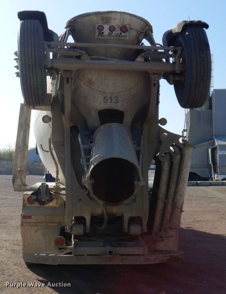 image for item KU9965 2002 Volvo VHD  ready mix truck