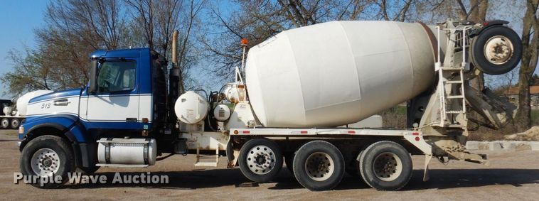 image for item KU9965 2002 Volvo VHD  ready mix truck