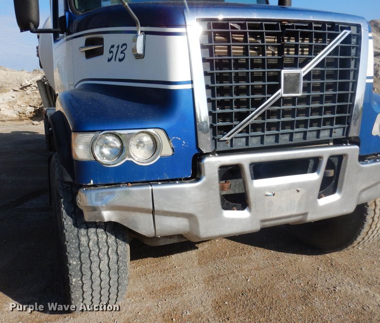image for item KU9965 2002 Volvo VHD  ready mix truck