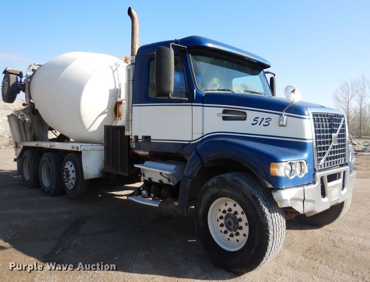 image for item KU9965 2002 Volvo VHD  ready mix truck