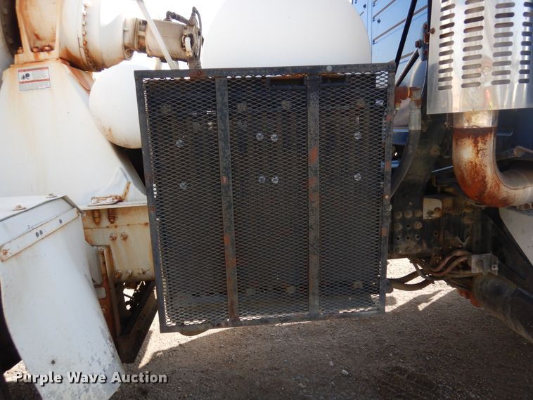 image for item KU9965 2002 Volvo VHD  ready mix truck