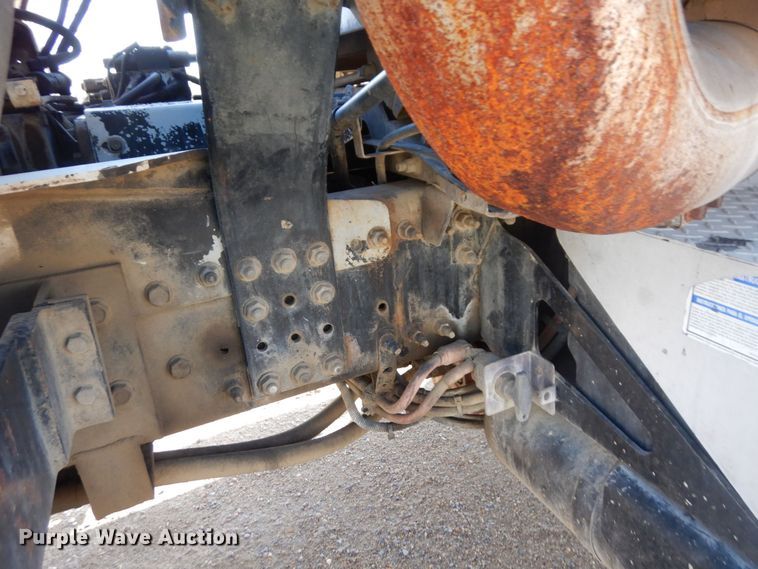 image for item KU9965 2002 Volvo VHD  ready mix truck