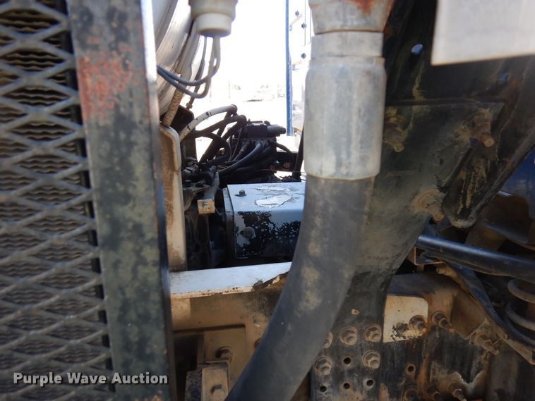 image for item KU9965 2002 Volvo VHD  ready mix truck