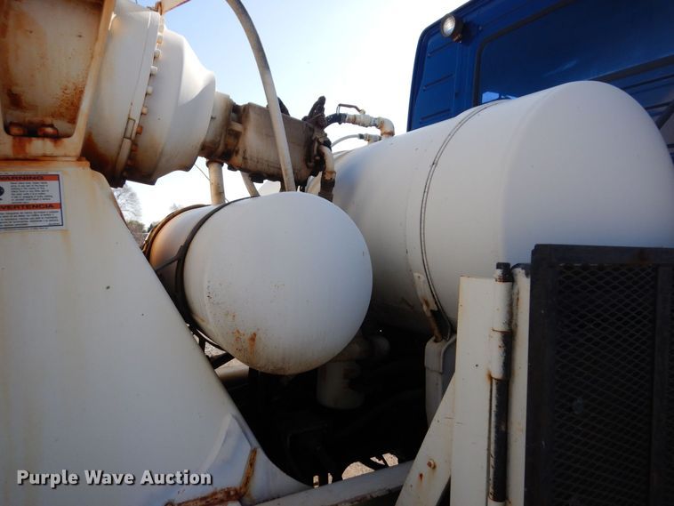 image for item KU9965 2002 Volvo VHD  ready mix truck