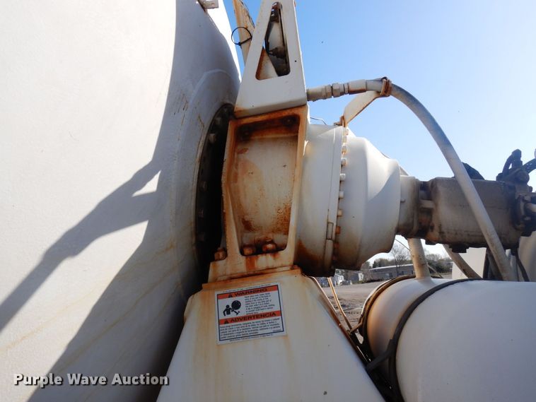 image for item KU9965 2002 Volvo VHD  ready mix truck