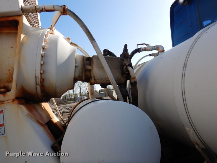 image for item KU9965 2002 Volvo VHD  ready mix truck