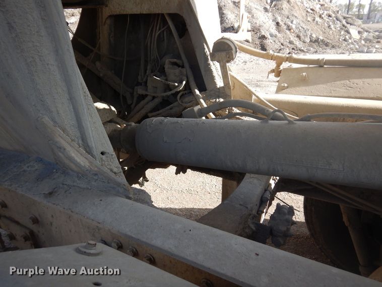 image for item KU9965 2002 Volvo VHD  ready mix truck