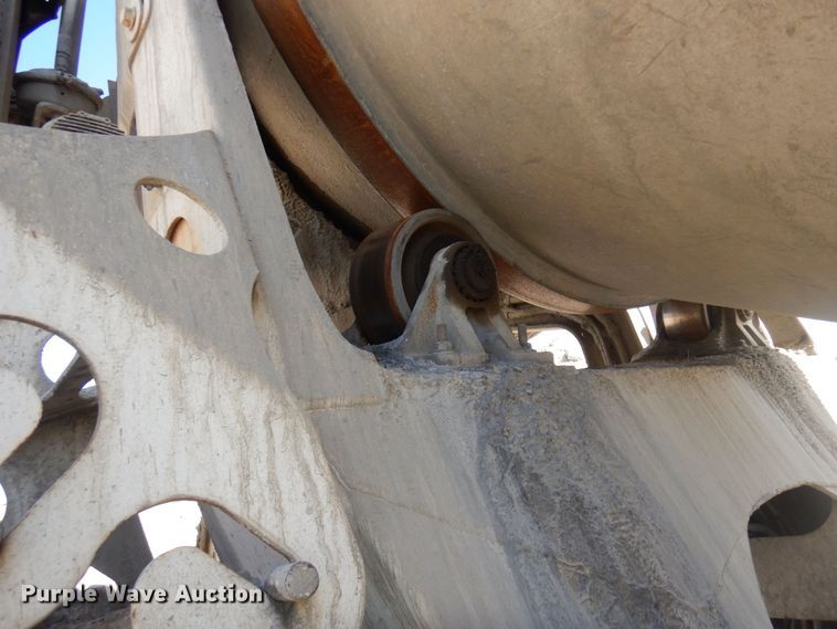 image for item KU9965 2002 Volvo VHD  ready mix truck