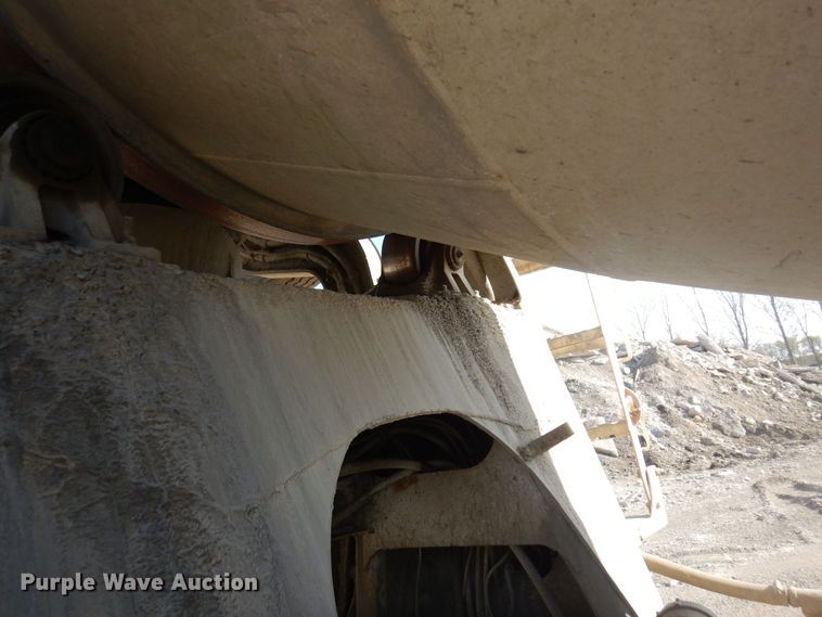 image for item KU9965 2002 Volvo VHD  ready mix truck