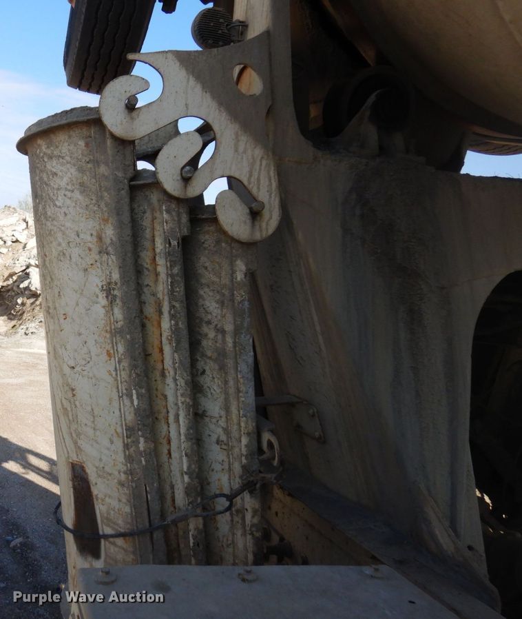 image for item KU9965 2002 Volvo VHD  ready mix truck