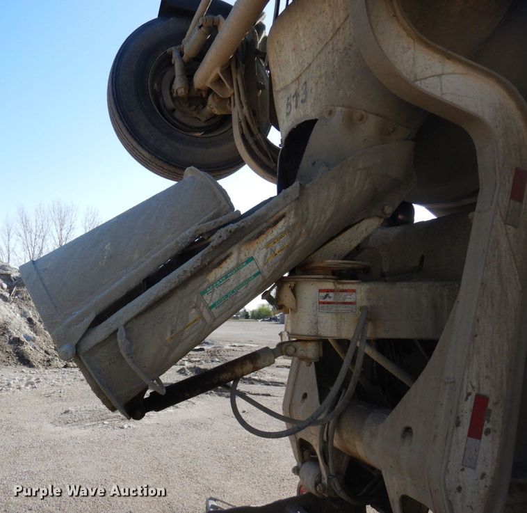 image for item KU9965 2002 Volvo VHD  ready mix truck