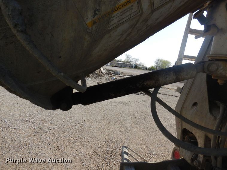 image for item KU9965 2002 Volvo VHD  ready mix truck