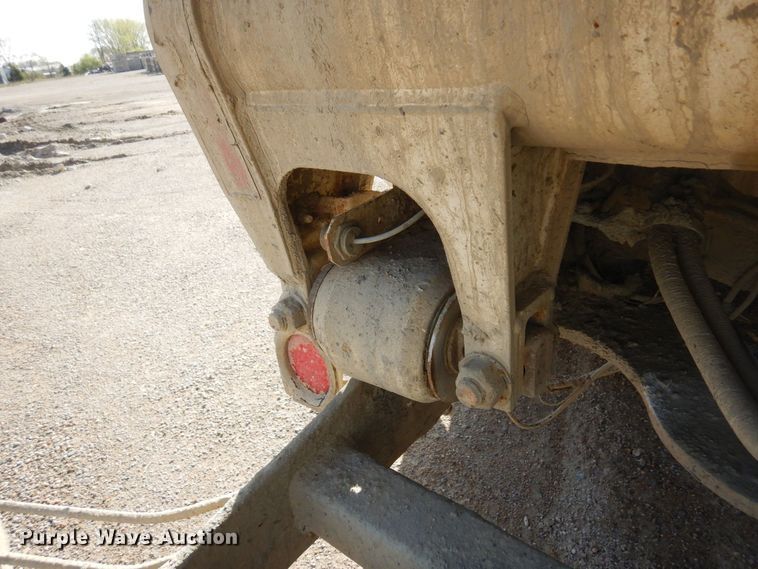 image for item KU9965 2002 Volvo VHD  ready mix truck