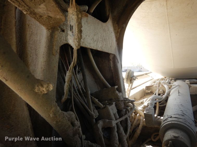 image for item KU9965 2002 Volvo VHD  ready mix truck