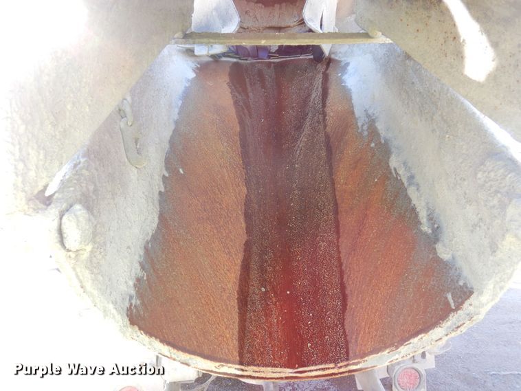 image for item KU9965 2002 Volvo VHD  ready mix truck