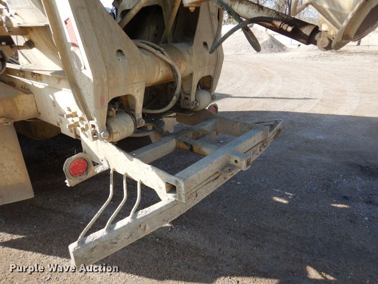 image for item KU9965 2002 Volvo VHD  ready mix truck