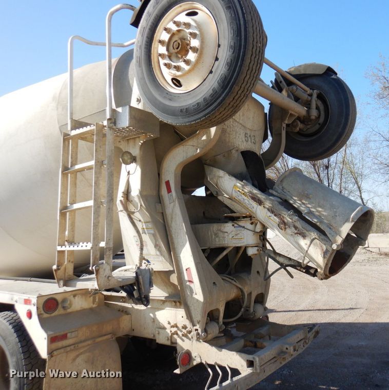 image for item KU9965 2002 Volvo VHD  ready mix truck