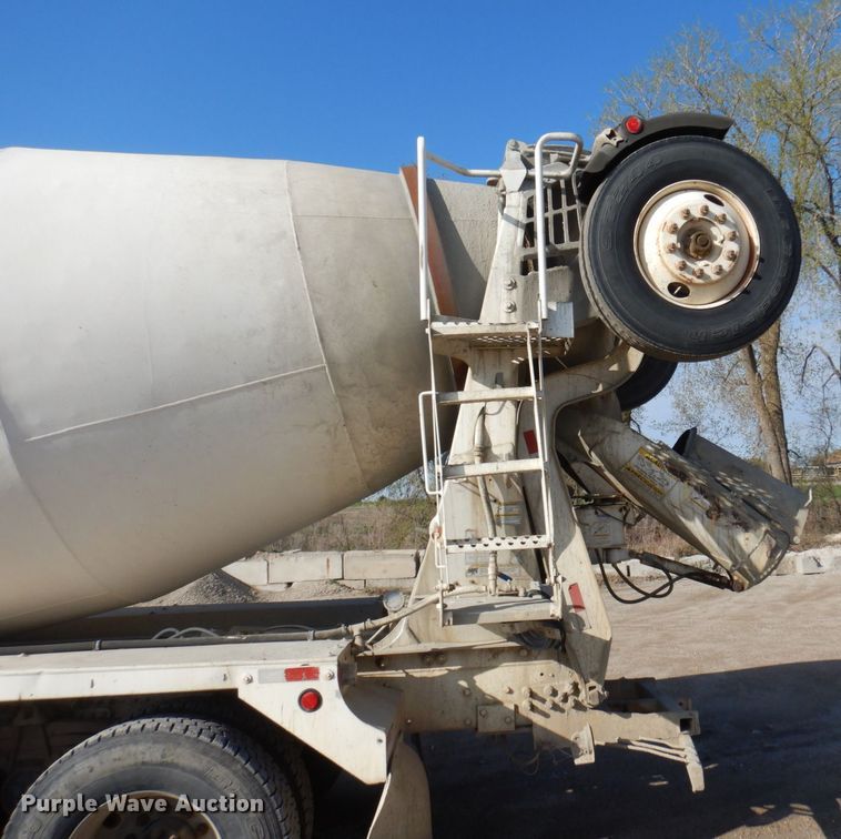 image for item KU9965 2002 Volvo VHD  ready mix truck