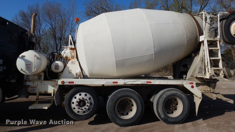 image for item KU9965 2002 Volvo VHD  ready mix truck