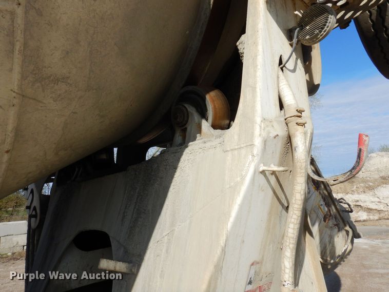 image for item KU9965 2002 Volvo VHD  ready mix truck