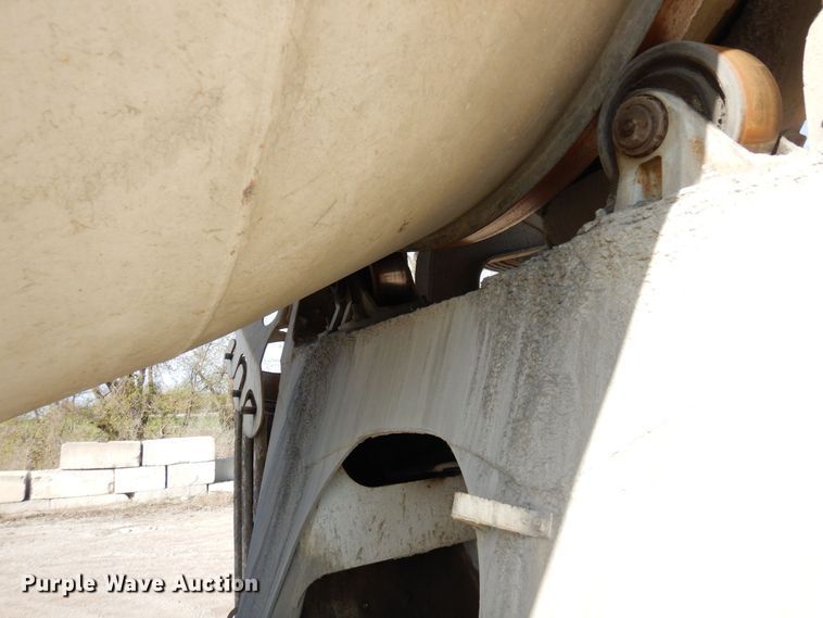 image for item KU9965 2002 Volvo VHD  ready mix truck