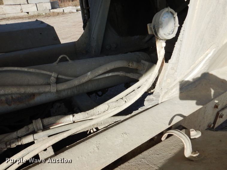 image for item KU9965 2002 Volvo VHD  ready mix truck