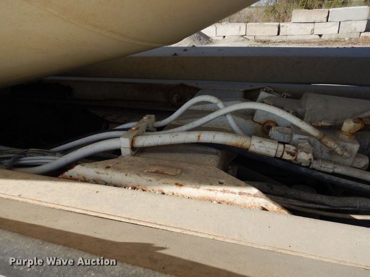 image for item KU9965 2002 Volvo VHD  ready mix truck