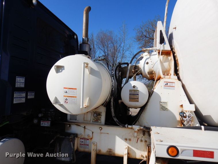 image for item KU9965 2002 Volvo VHD  ready mix truck