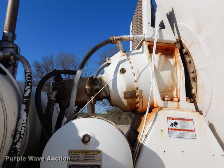 image for item KU9965 2002 Volvo VHD  ready mix truck