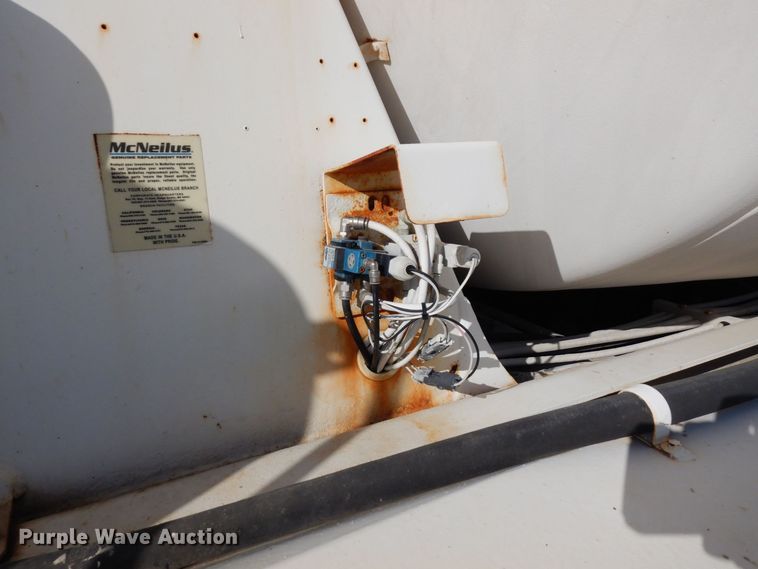 image for item KU9965 2002 Volvo VHD  ready mix truck