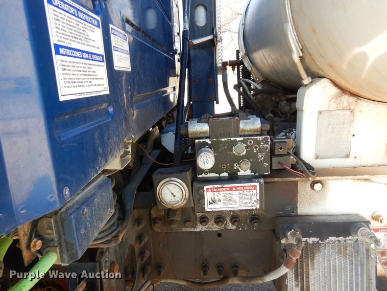 image for item KU9965 2002 Volvo VHD  ready mix truck