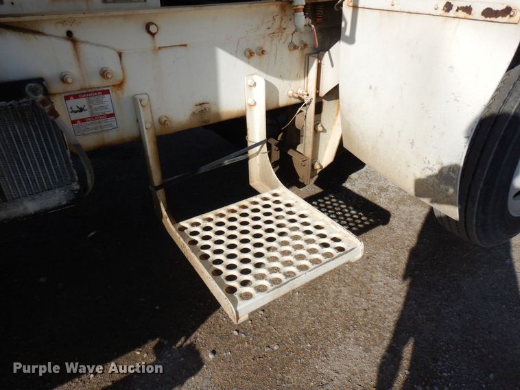 image for item KU9965 2002 Volvo VHD  ready mix truck