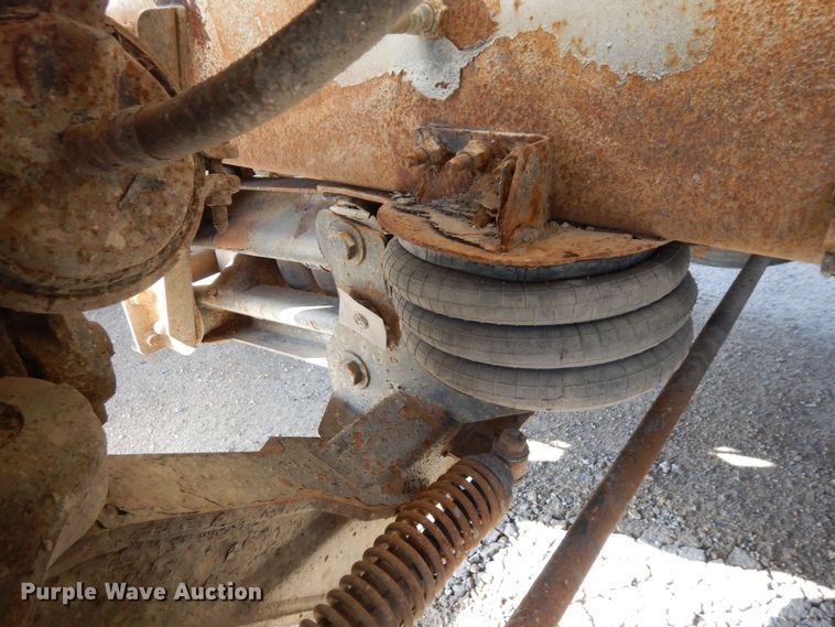 image for item KU9965 2002 Volvo VHD  ready mix truck