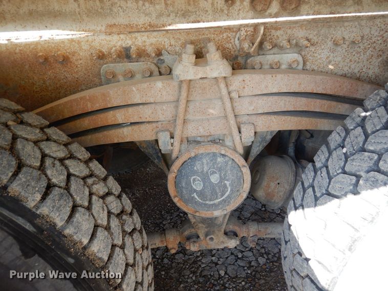 image for item KU9965 2002 Volvo VHD  ready mix truck