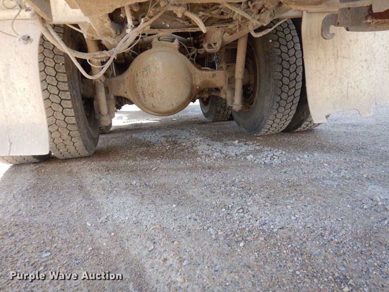 image for item KU9965 2002 Volvo VHD  ready mix truck