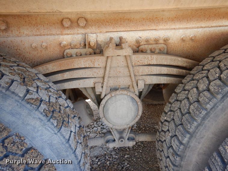 image for item KU9965 2002 Volvo VHD  ready mix truck